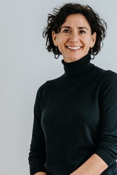 Als Business Woman Coach und Female Empowerment Coach sieht man Claudia Potschigmann hier in einem Porträtbild
