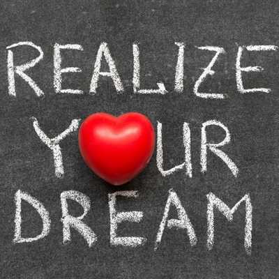 Hier ist ein Bild im Artikel zur Selbstverwirklichung von Claudia Potschigmann zu sehen, auf dem steht "Realize your dream"